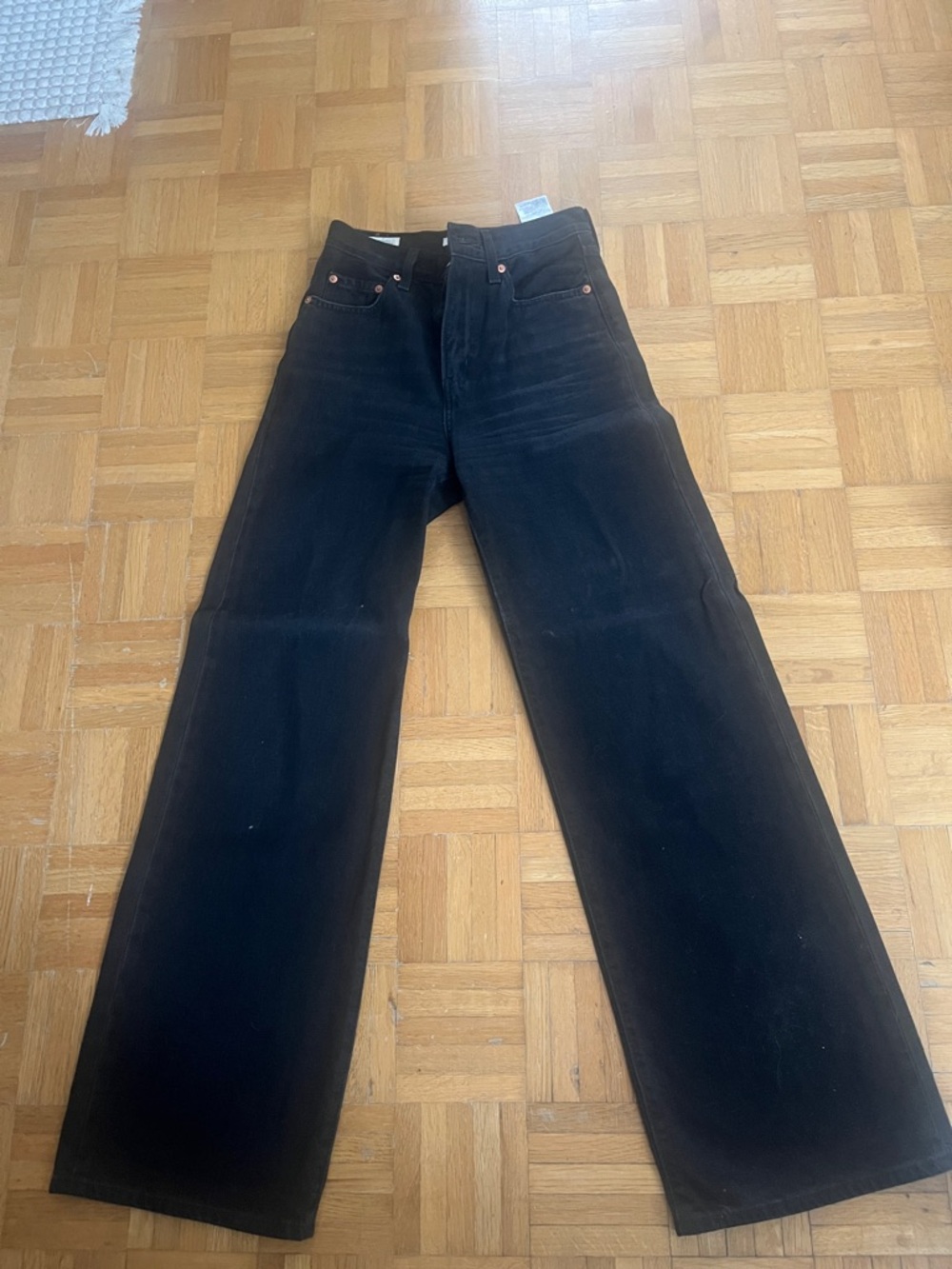 Women’s size 25 Black Wide-Leg rib cage Levi’s Jeans worn once